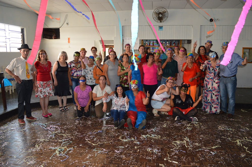 Prefeitura de General Carneiro realiza Carnaval da Terceira Idade