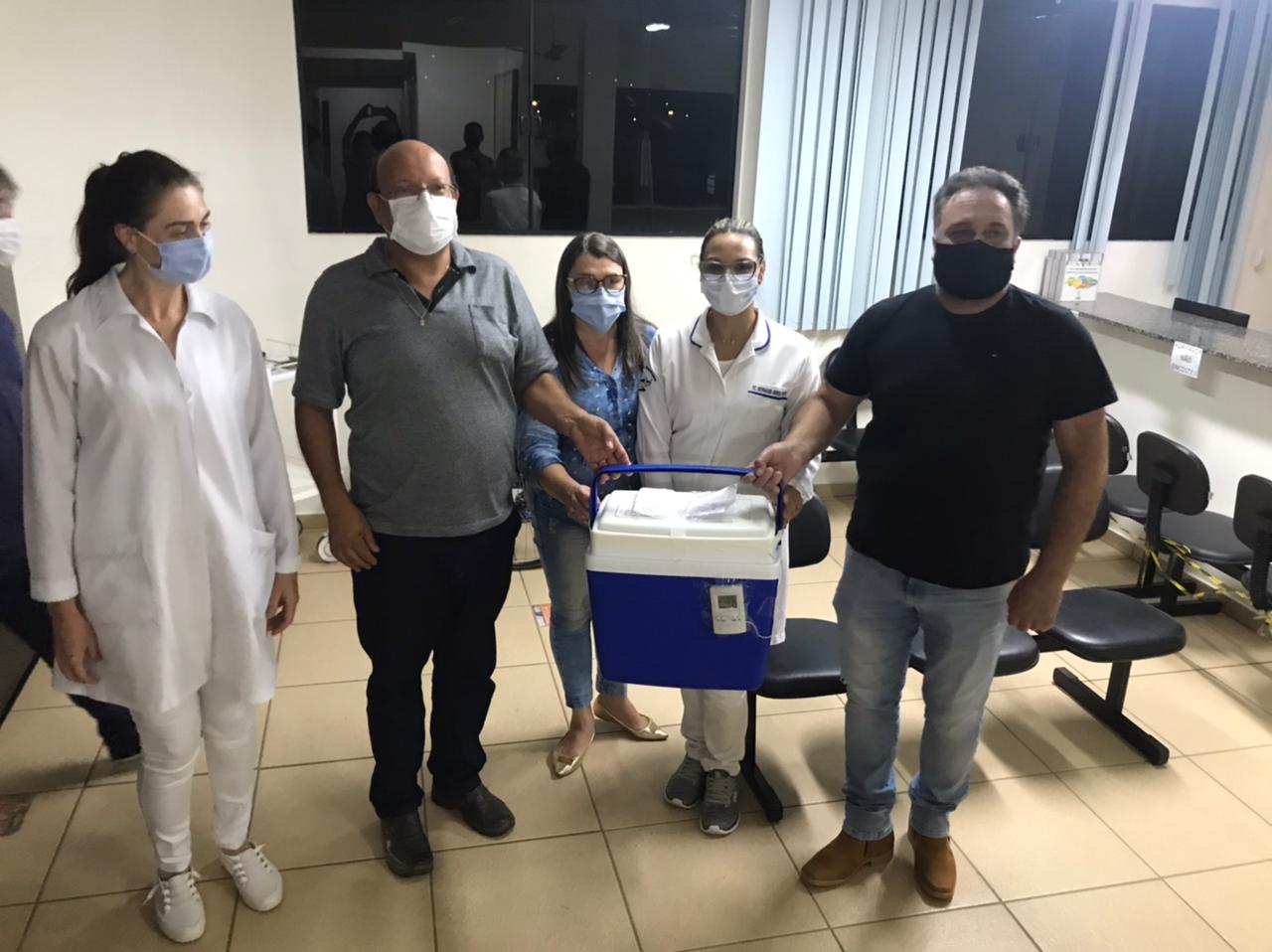 General Carneiro recebe as primeiras doses da vacina contra a COVID-19