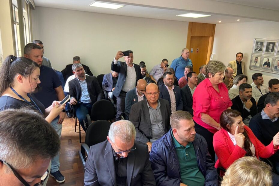 Prefeitura de General Carneiro se reúne na sede da AMP para discutir segurança nas escolas
