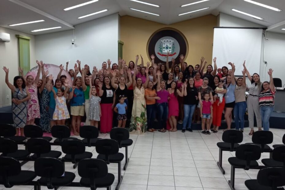 Secretaria Municipal de Saúde realiza homenagem às mulheres da equipe.