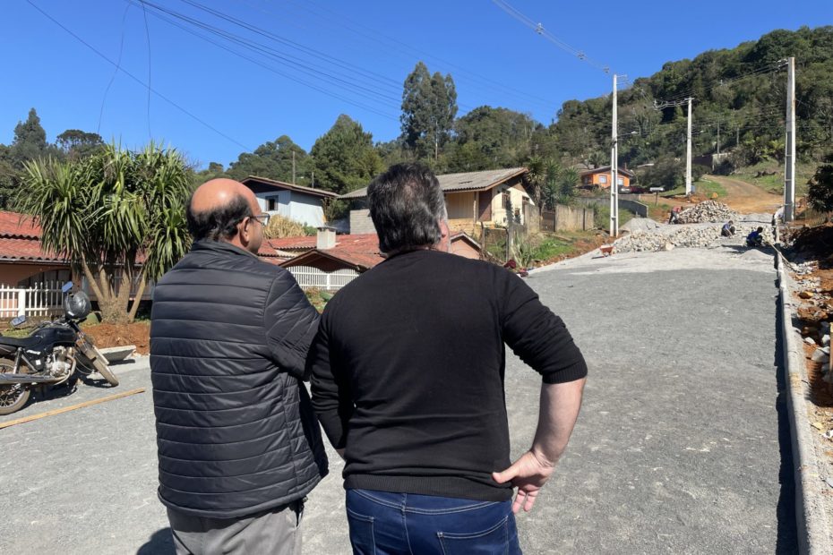 Mais infraestrutura: calçamentos seguem sendo realizados em General Carneiro.