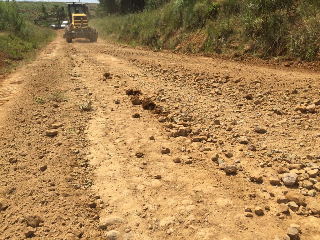 Prefeitura intensifica manutenção de estradas rurais