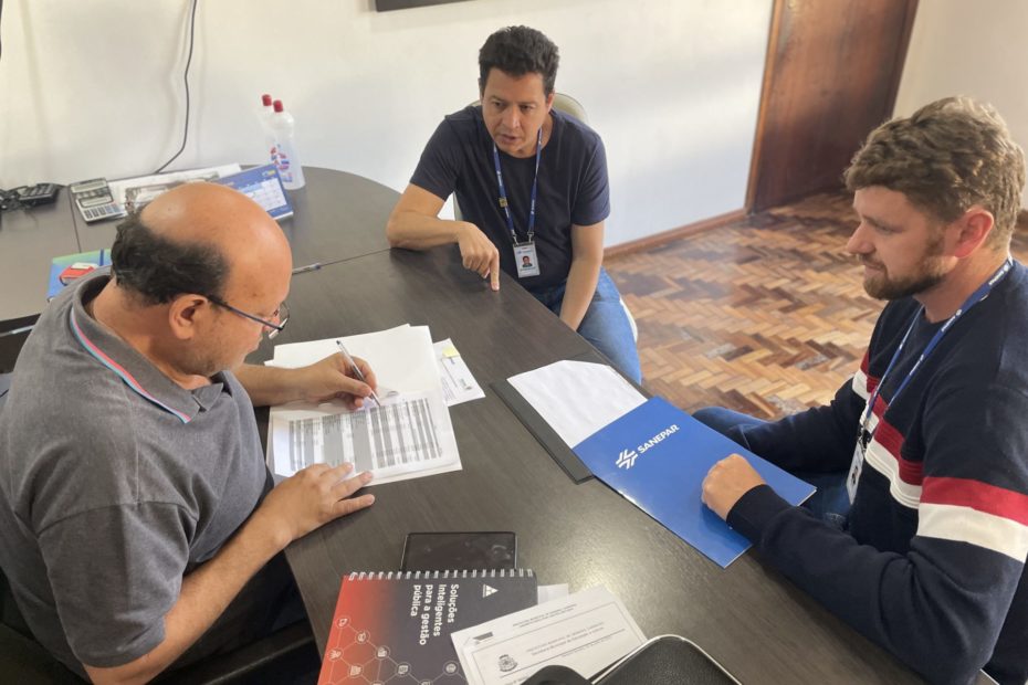 Prefeito Joel assina convênio para esgotamento sanitário no bairro Vila Operária