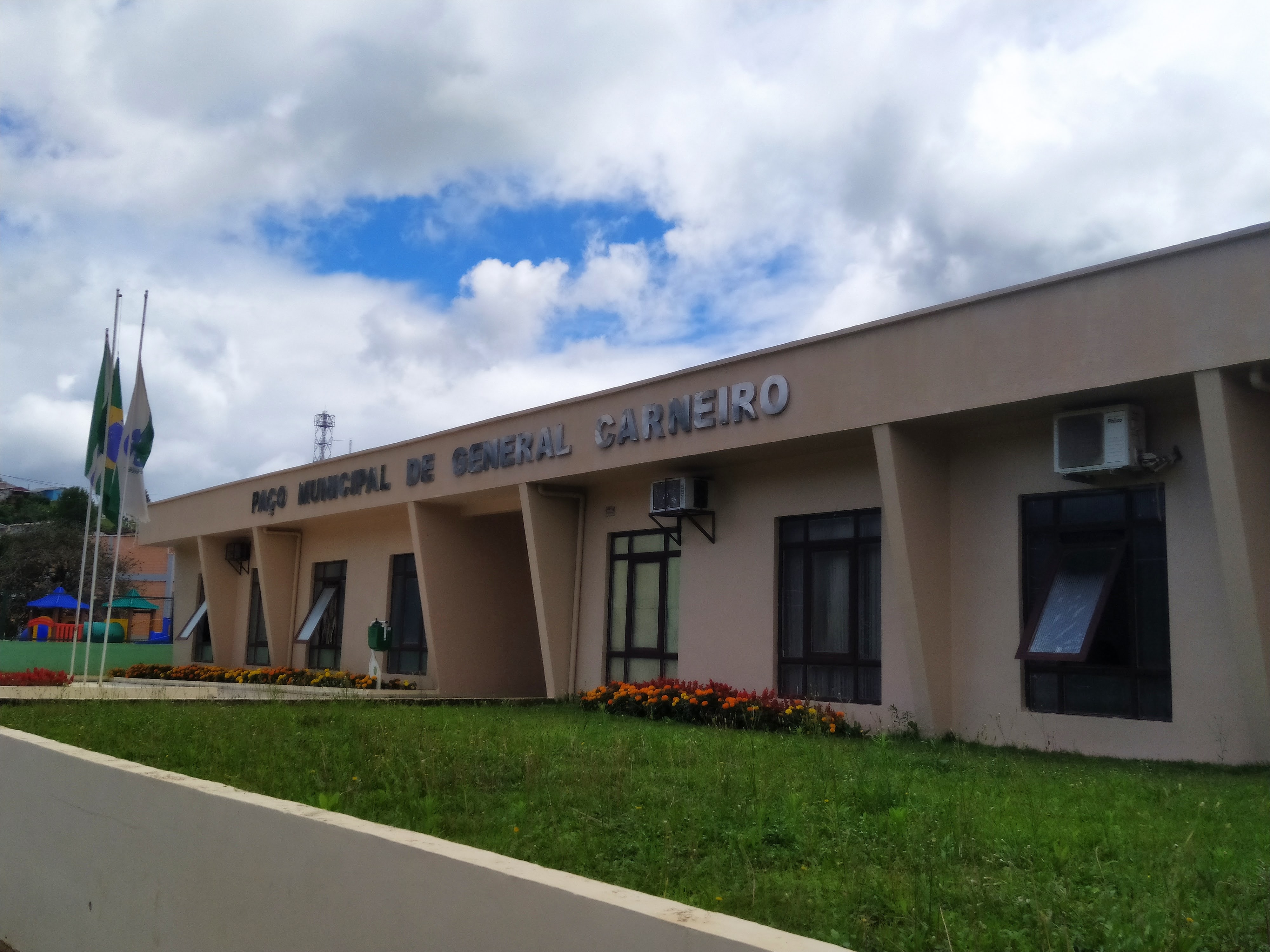 Prefeito Joel Martins Ferreira inicia os trabalhos na Prefeitura de General Carneiro