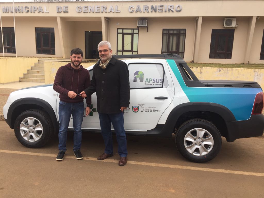 Prefeito de General Carneiro entrega Pick-Up 0km à secretaria de saúde