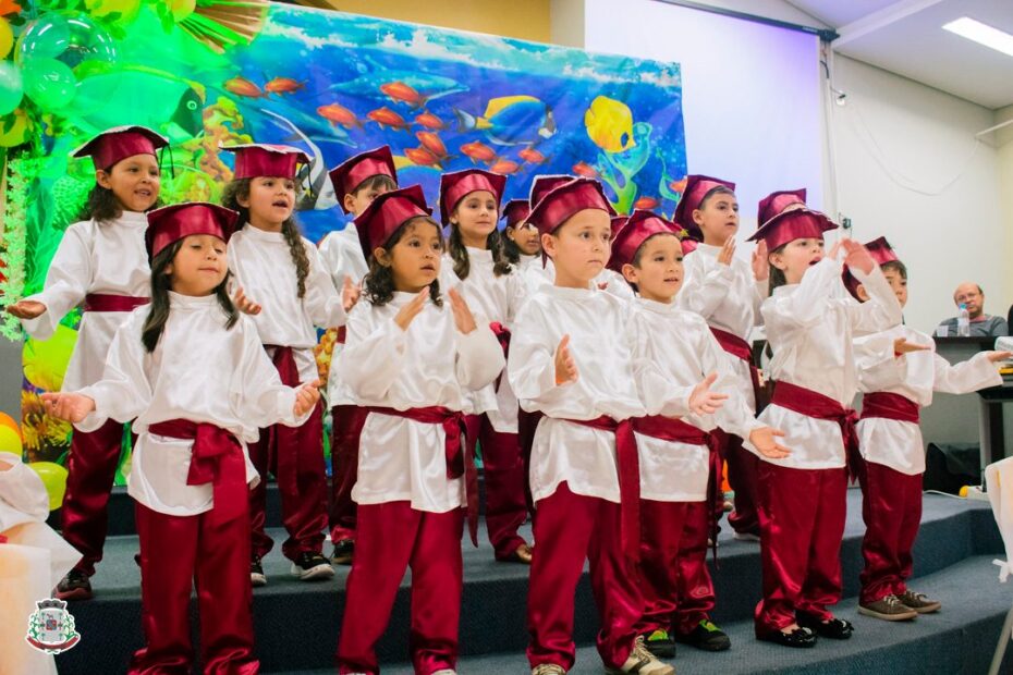 Formaturas da Educação Infantil das Escolas Municipais e CMEIs encerram o ano de 2022 com alegria e emoção.