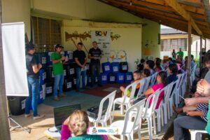Prefeitura de General Carneiro realiza projeto “Meu Bairro Limpo” e conscientiza sobre separação do lixo e dengue.